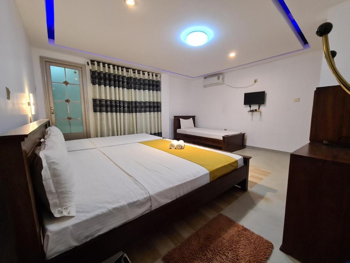 Cafe And Pub By Yasri Hotell Weligama Eksteriør bilde